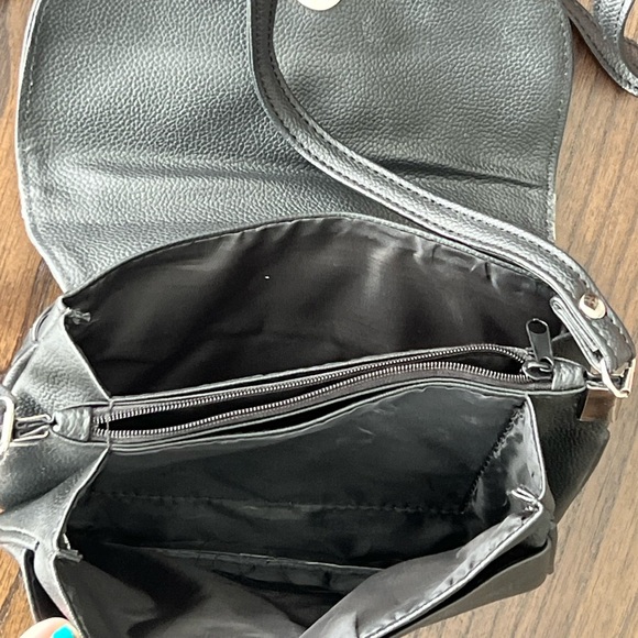 Bundle of Crossbody Purses (2) - Picture 7 of 9